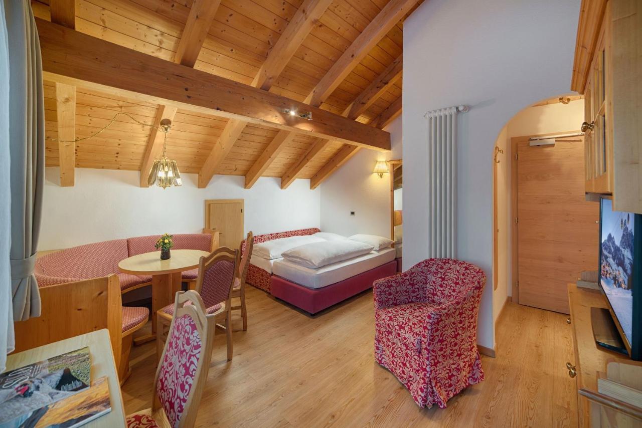 Hotel Villa Eden コルヴァーラ・イン・バディーア エクステリア 写真