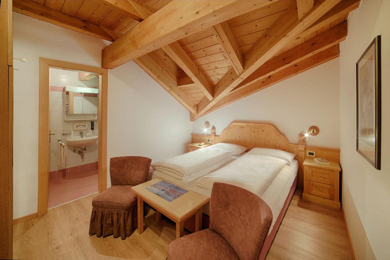 Hotel Villa Eden コルヴァーラ・イン・バディーア エクステリア 写真