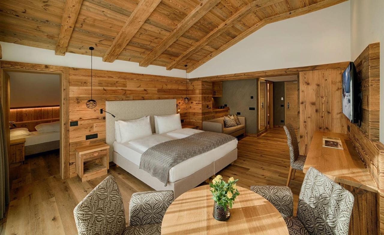 Hotel Villa Eden コルヴァーラ・イン・バディーア エクステリア 写真