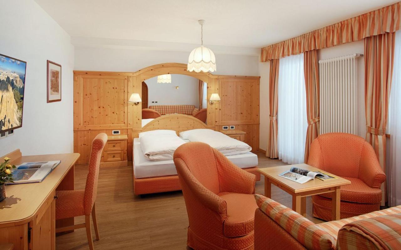 Hotel Villa Eden コルヴァーラ・イン・バディーア エクステリア 写真