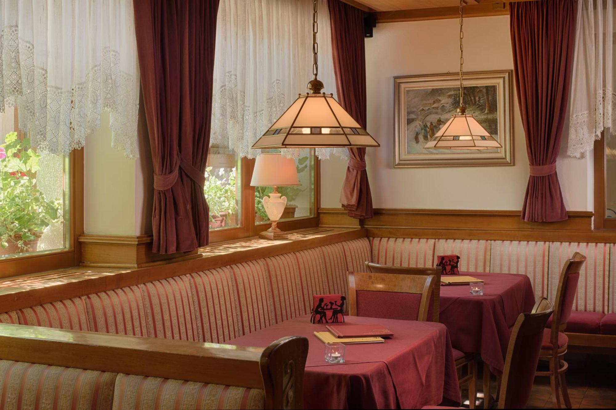 Hotel Villa Eden コルヴァーラ・イン・バディーア エクステリア 写真