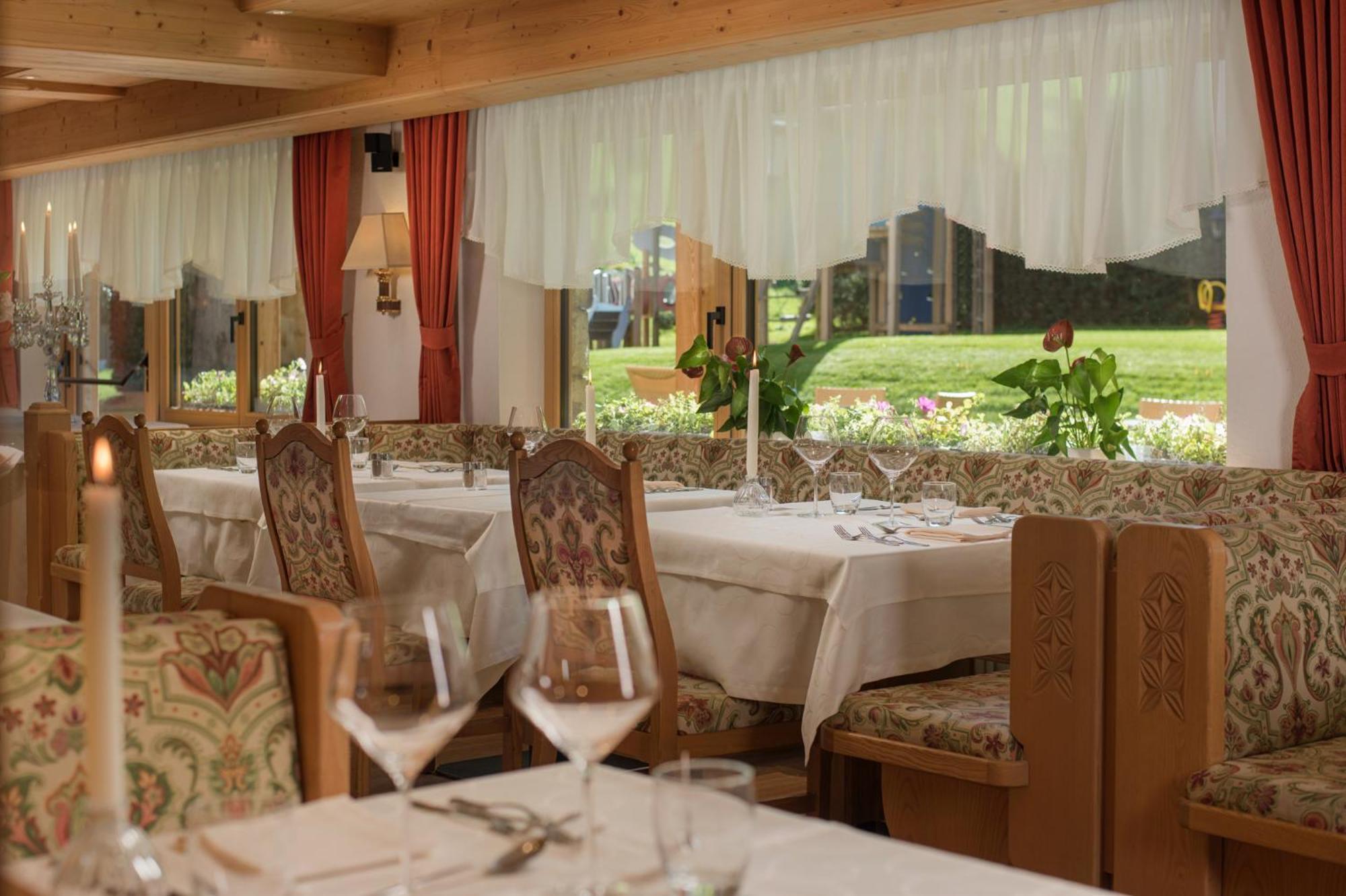 Hotel Villa Eden コルヴァーラ・イン・バディーア エクステリア 写真